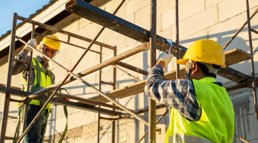 Professional residential roofers in Roanoke, IL